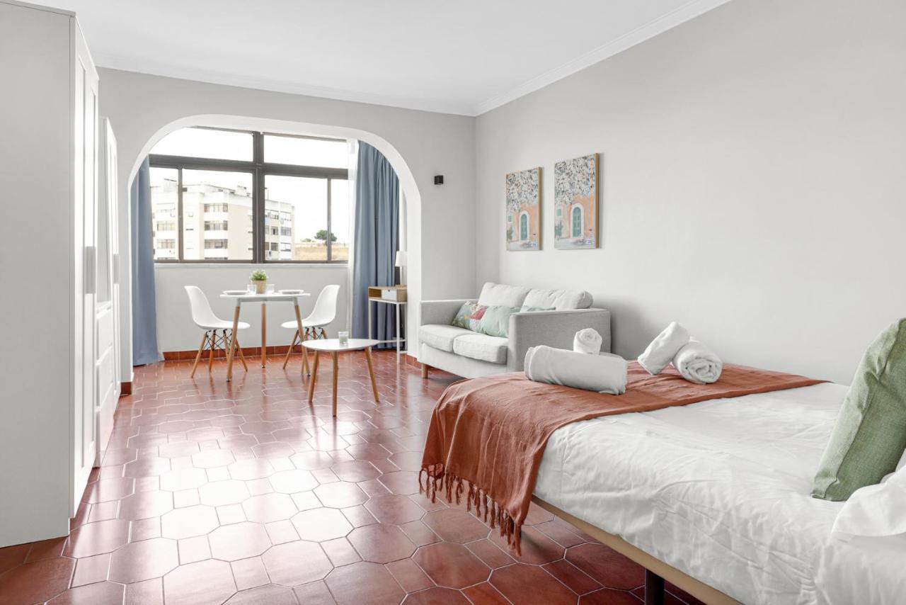 Wonderful Shared In Alfornelos - Near Metro! * Lisboa