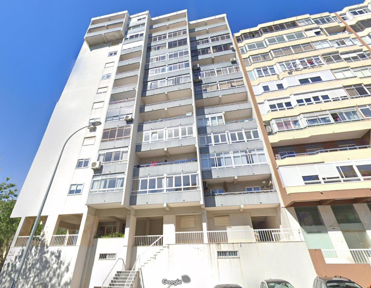 Wonderful Shared In Alfornelos - Near Metro! Maison d'hôtes Lisboa